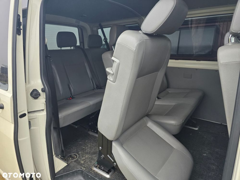 Volkswagen Caravelle - 3