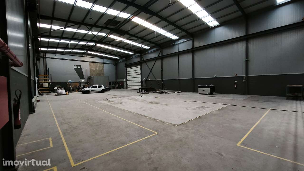 Armazém com área total de 1200m, Olival, Vila Nova de Gaia - Grande imagem: 2/12