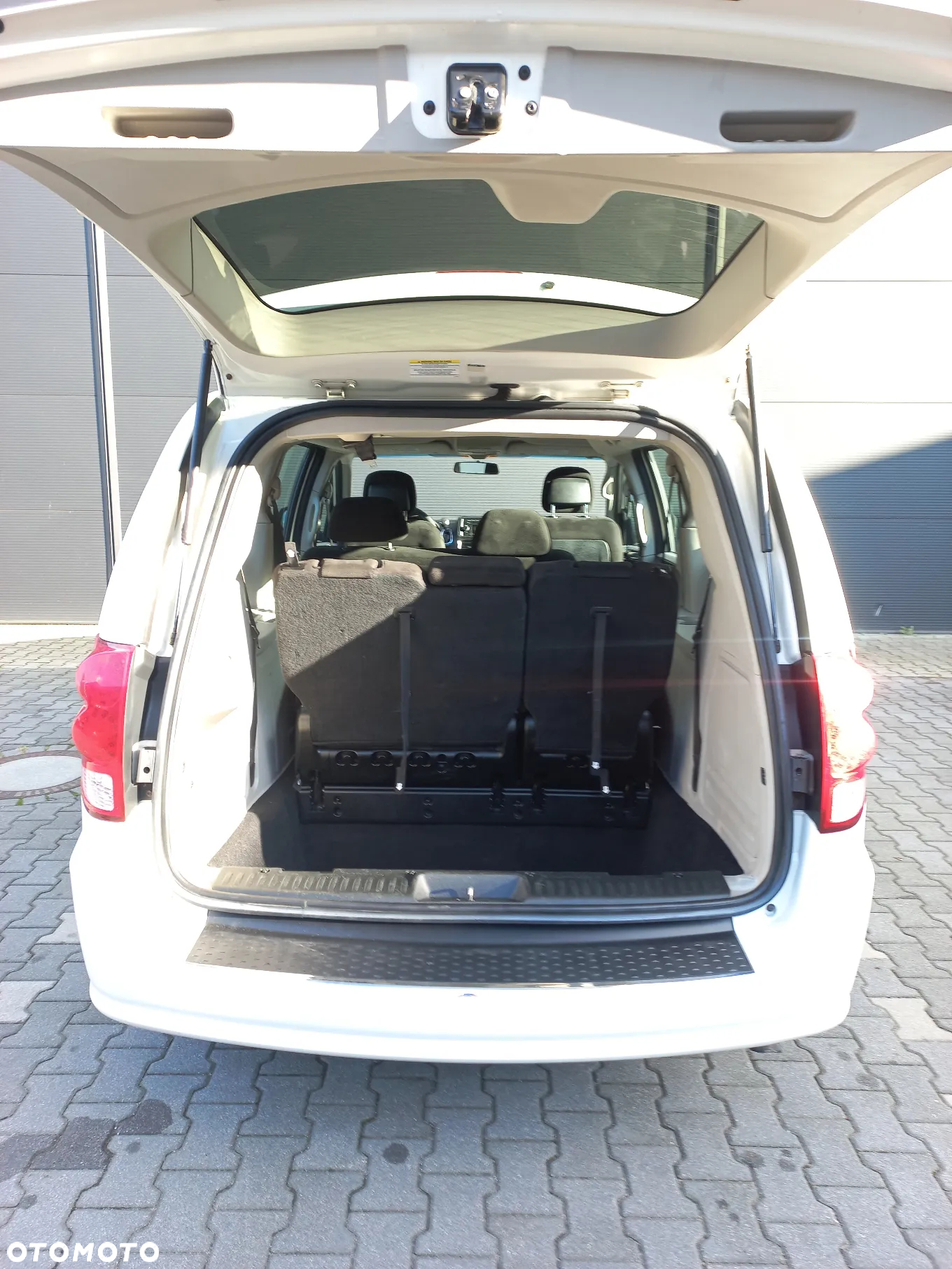 Dodge Grand Caravan - 11