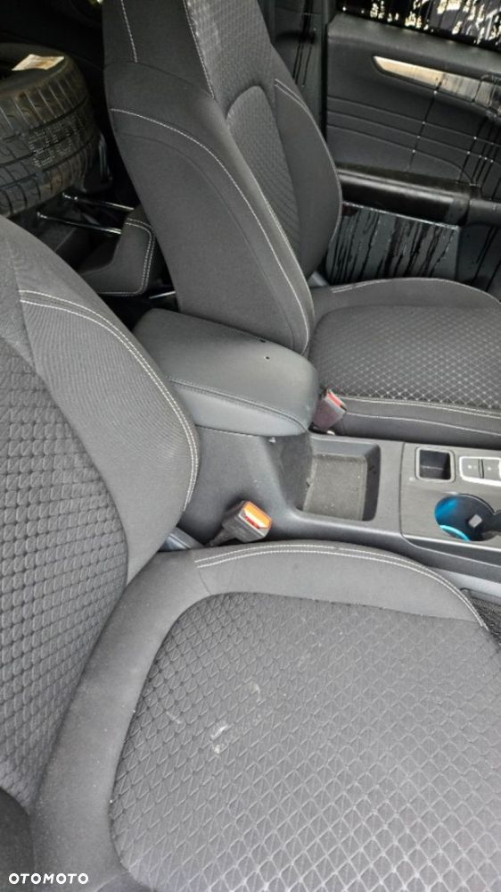 Ford Kuga - 37