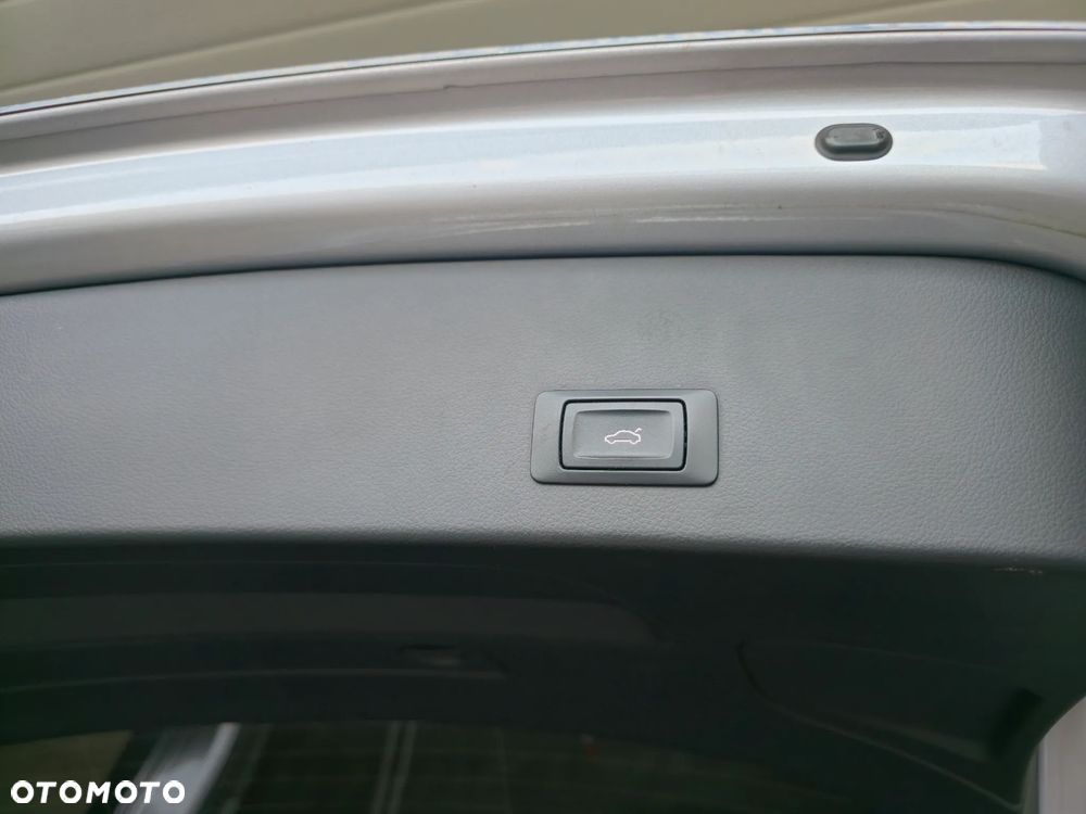 Audi A6 Avant 2.0 TDI Ultra S tronic - 37
