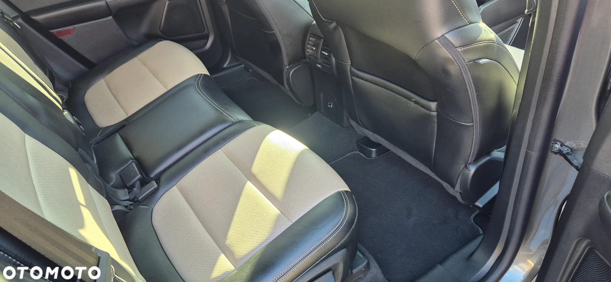 Ford Kuga 2.5 FHEV AWD Titanium - 32
