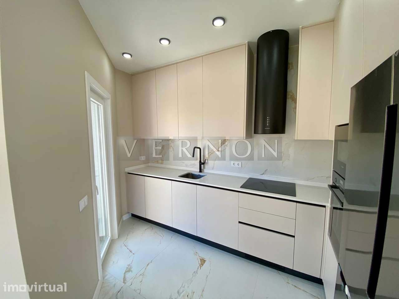 Exclusivo Apartamento T2+1 com Vista Mar em Armação de Pêra - Grande imagem: 4/23