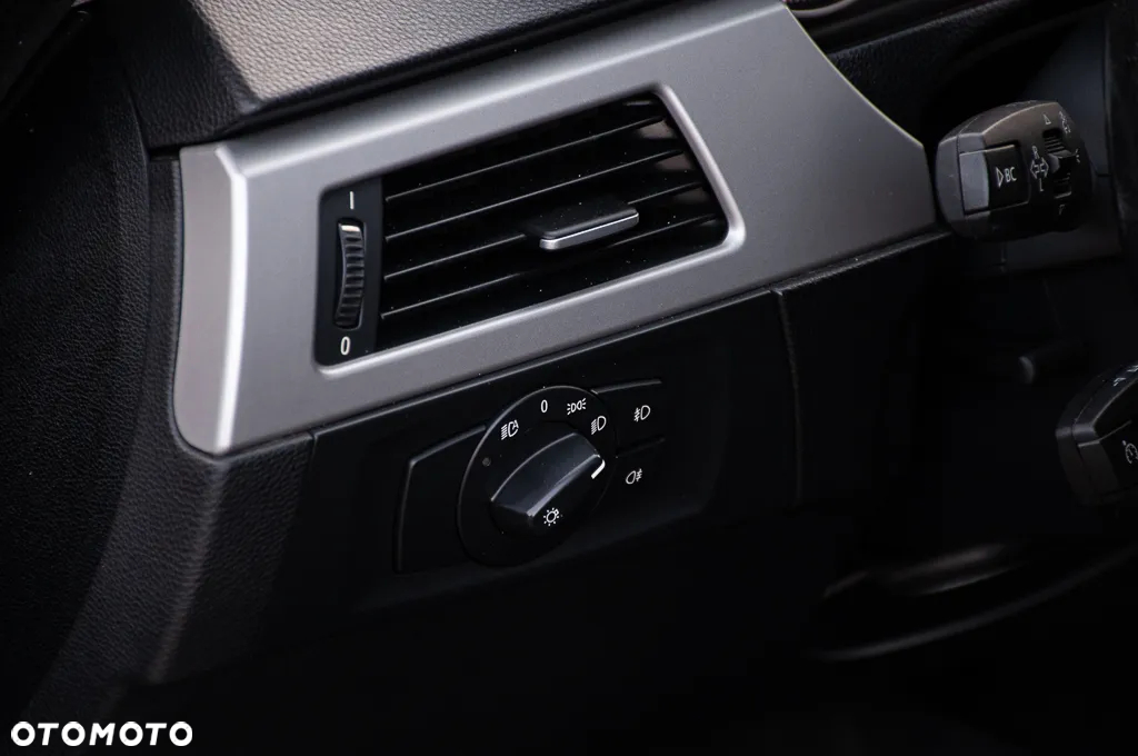 BMW Seria 3 318i Edition Sport - 33