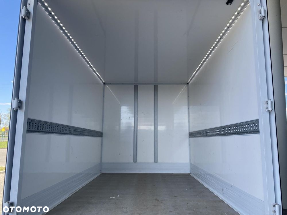 Mercedes-Benz Sprinter - 8