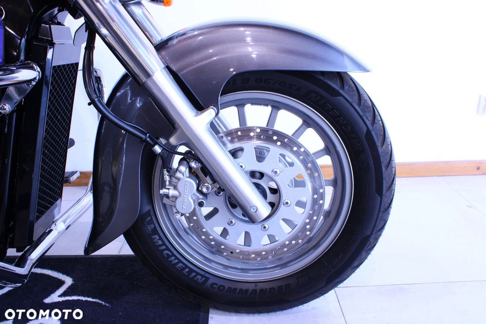 Suzuki Intruder - 32