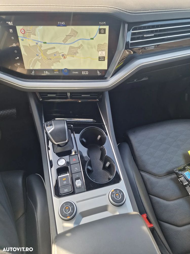 Volkswagen Touareg 3.0 V6 e-Hybrid 4Motion Aut. Elegance - 32