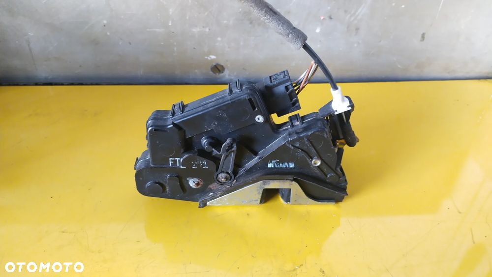 ZAMEK LEWY PRZÓD BMW E46 - 2