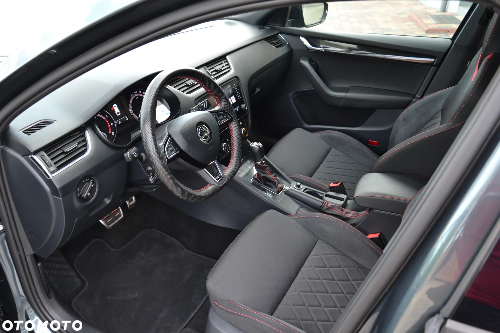 Skoda Octavia Combi 2.0 TSI DSG RS - 18