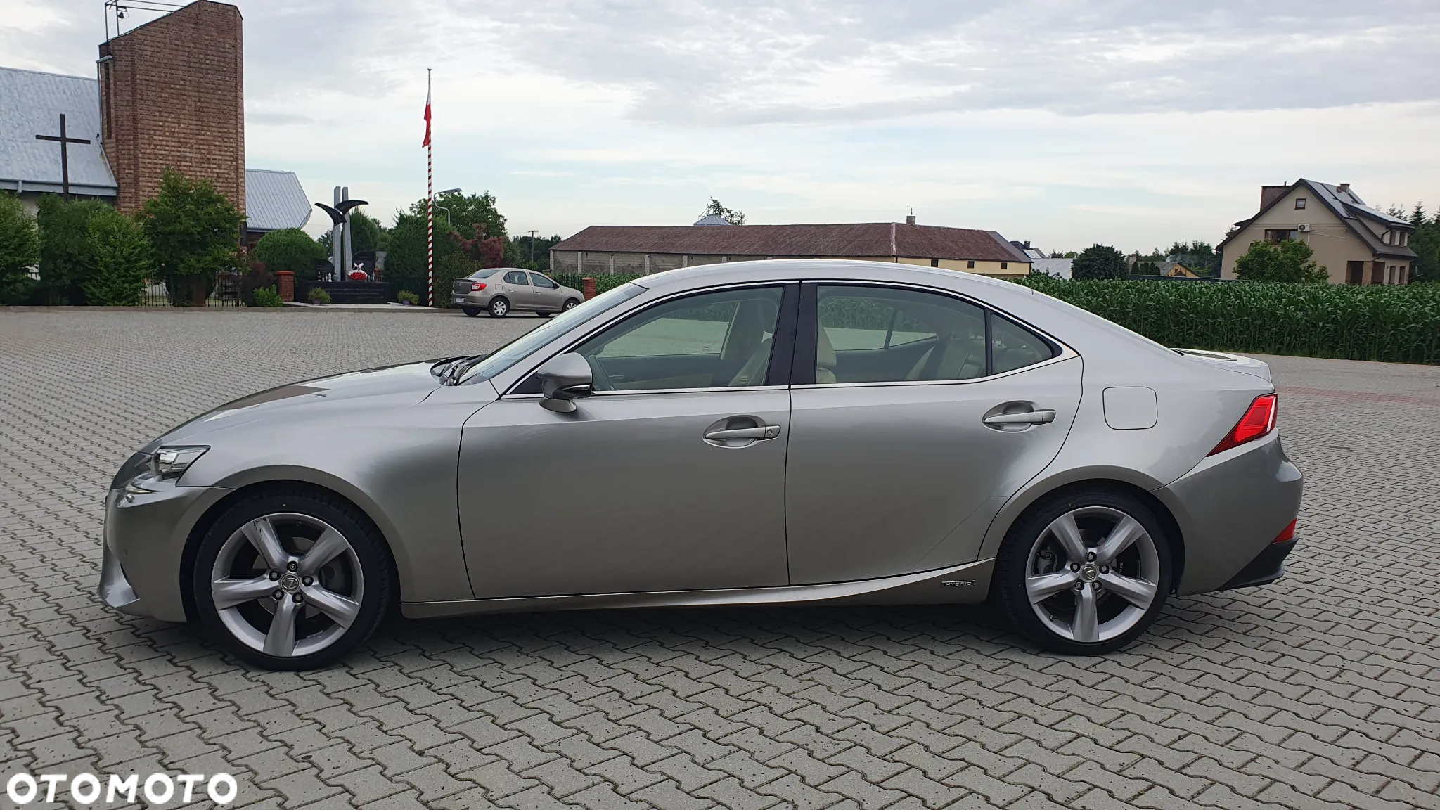 Lexus IS 300h Business Edition - 10