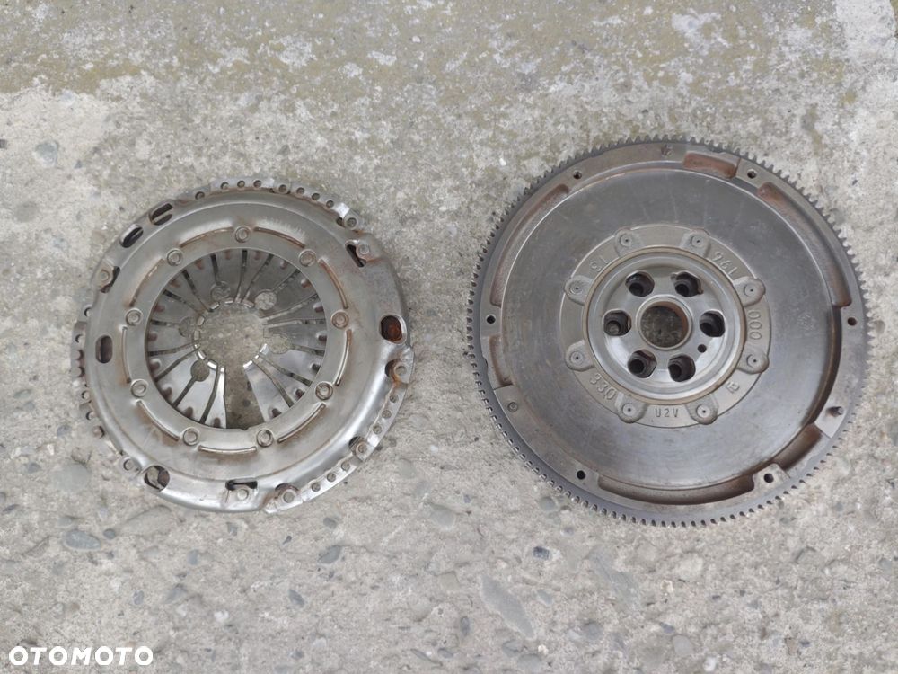 KOŁO DWUMASOWE 1.9 TDI 105KM VW GOLF V PASSAT B6 TOURAN - 2