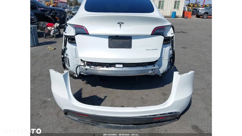 Tesla Y - 10