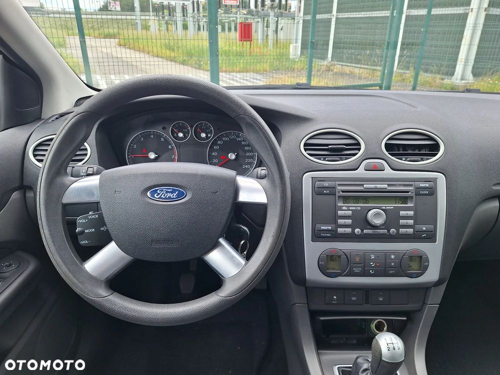 Ford Focus 1.8 FF Ghia - 10