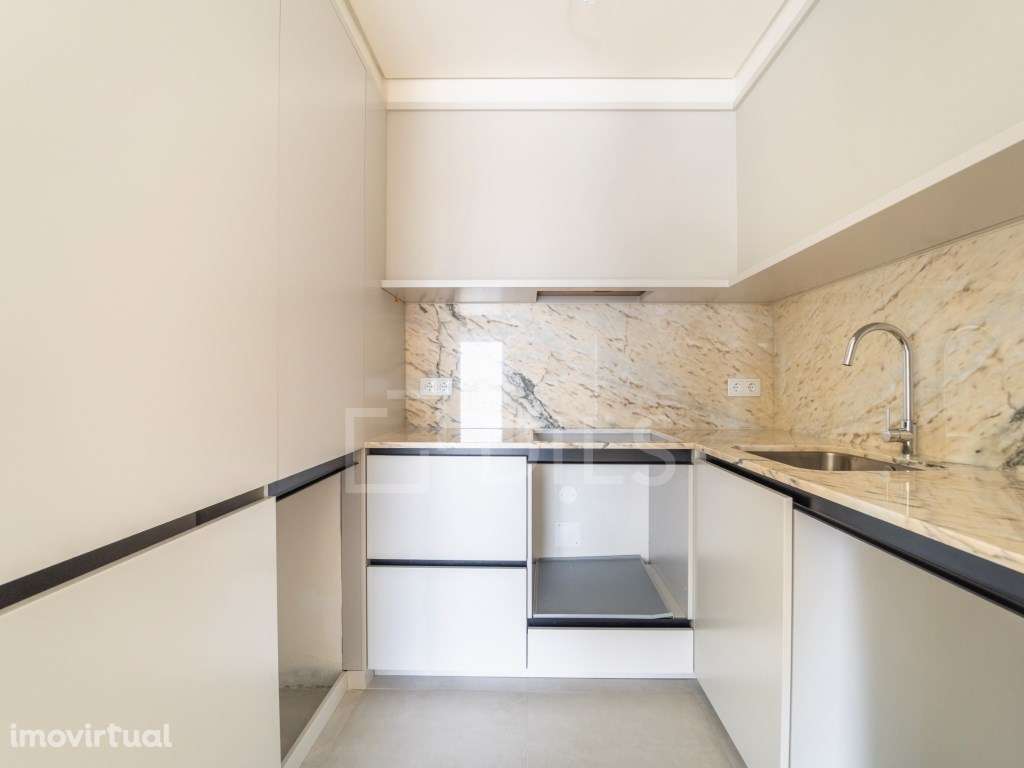 Apartamento T2 duplex com varanda no centro do Porto - Grande imagem: 3/80