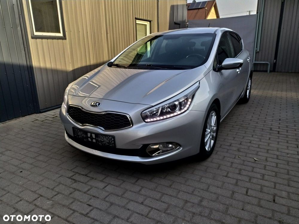 Kia Ceed 1.6 GDI ISG Dream-Team Edition - 2