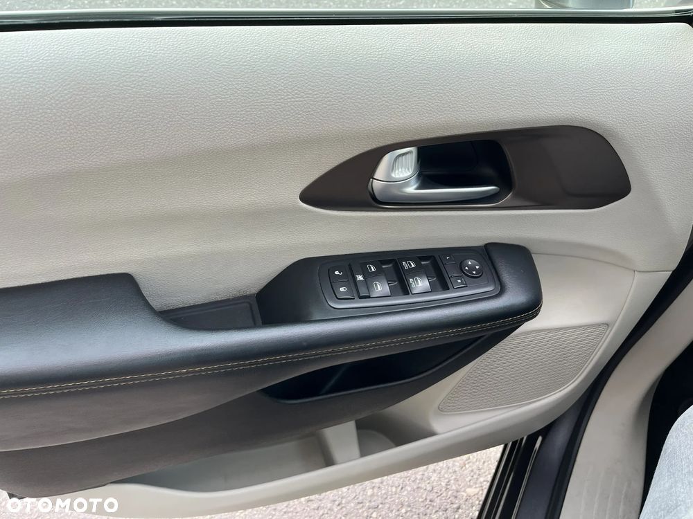 Chrysler Pacifica - 7