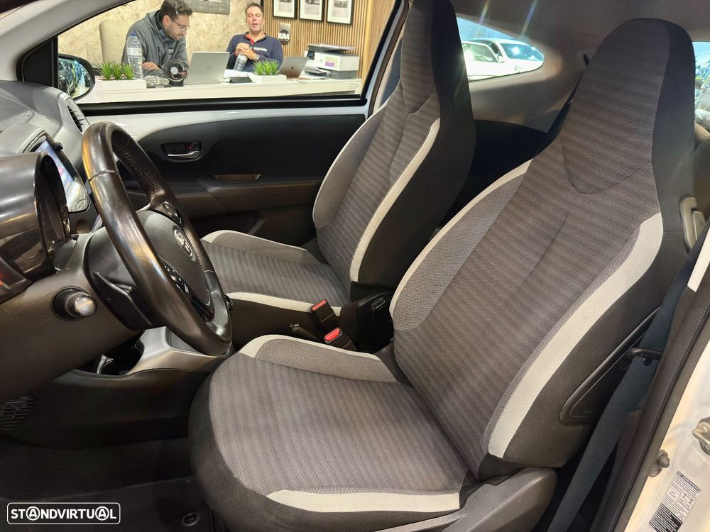 Toyota Aygo 1.0 X-Play Plus MM - 10