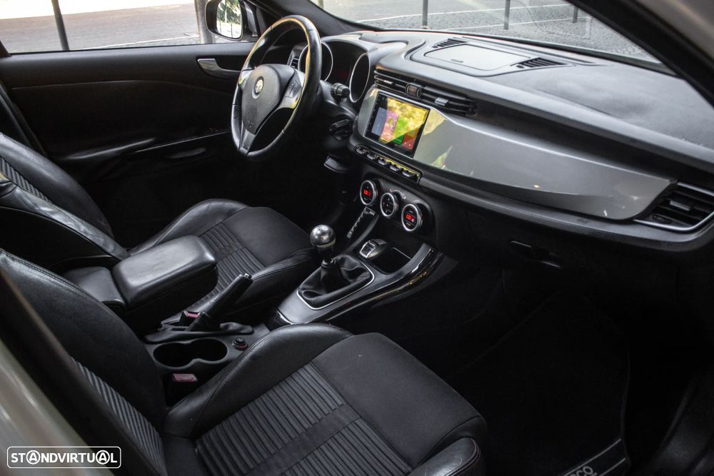 Alfa Romeo Giulietta 1.6 JTDM Distinctive - 19
