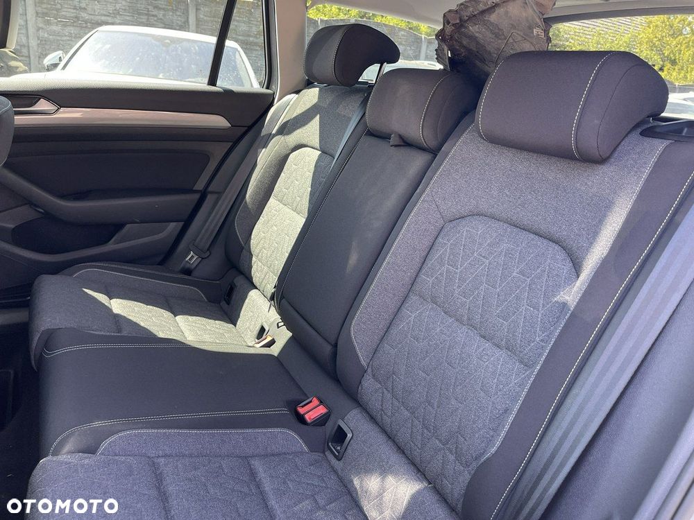 Volkswagen Passat Variant 2.0 TDI SCR DSG Conceptline - 9