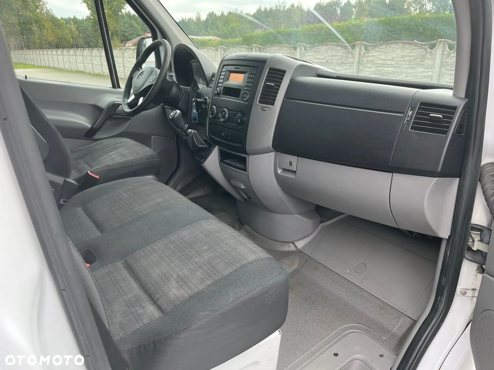 Mercedes-Benz Sprinter - 14