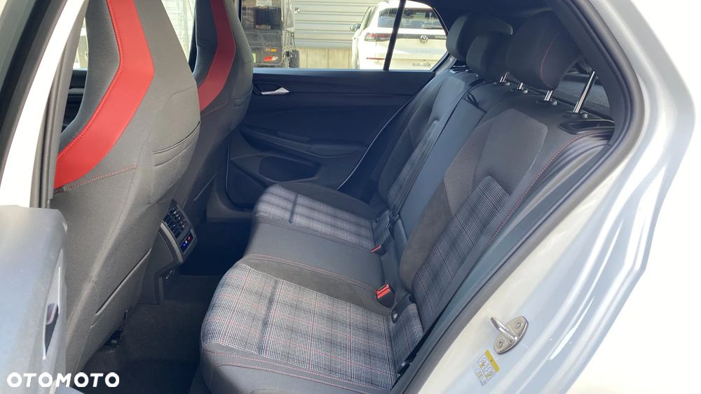 Volkswagen Golf - 22