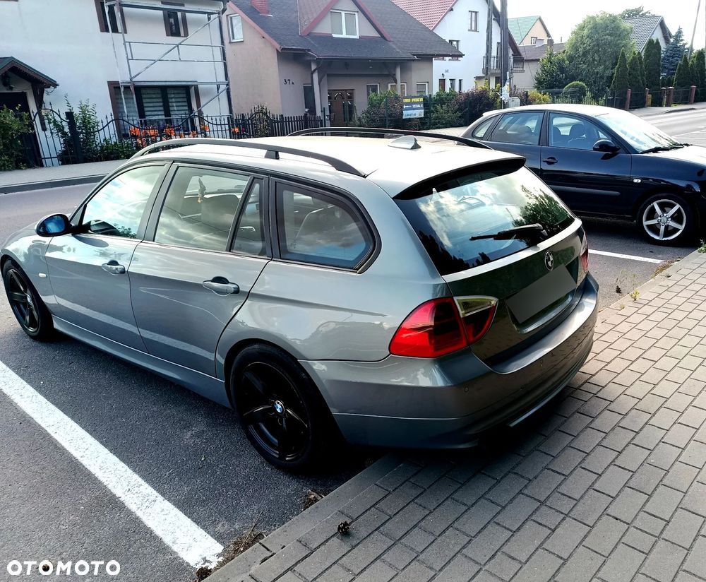 BMW Seria 3 318d - 23