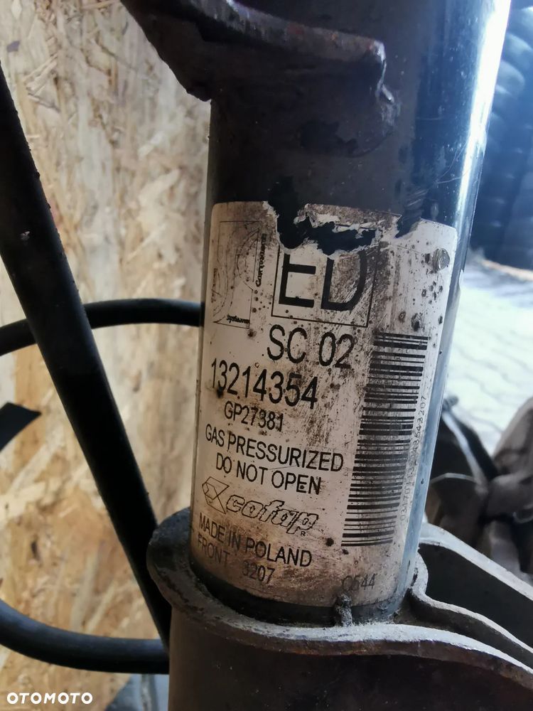 Corsa D 1.2 B Zwrotnica Amortyzator Przód Piasta Mcpherson - 3