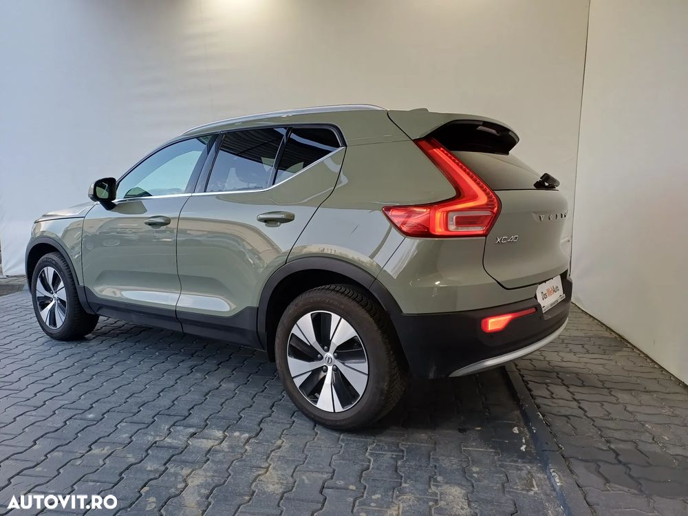 Volvo XC 40 B4 AT8 Mild Hybrid Momentum - 3