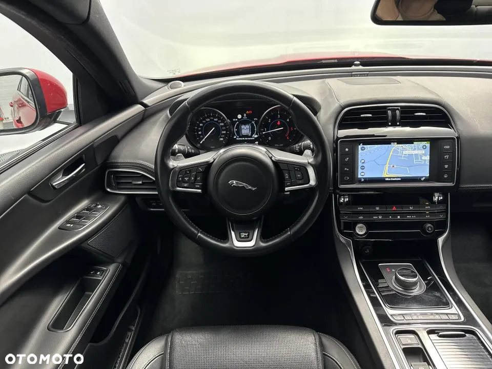 Jaguar XE 2.0 D AWD R-Sport - 22