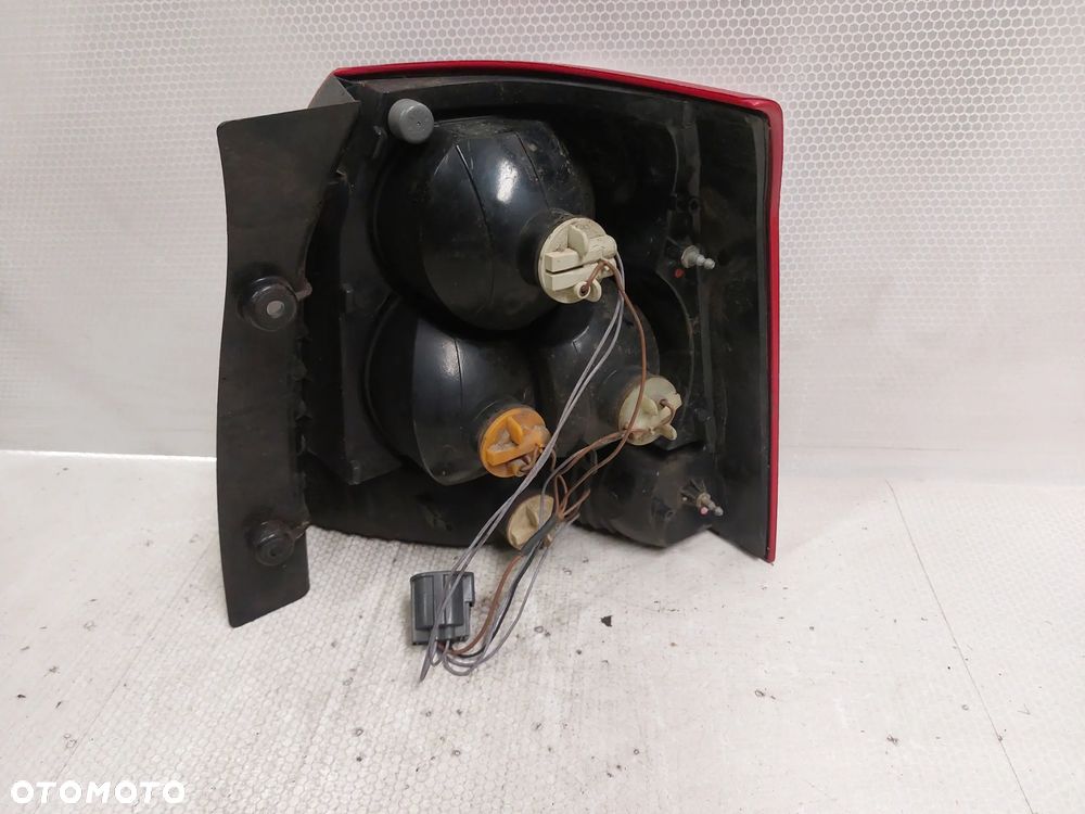 .  LAMPA TYL TYLNA LEWA LAND ROVER FREELANDER 2 - 5