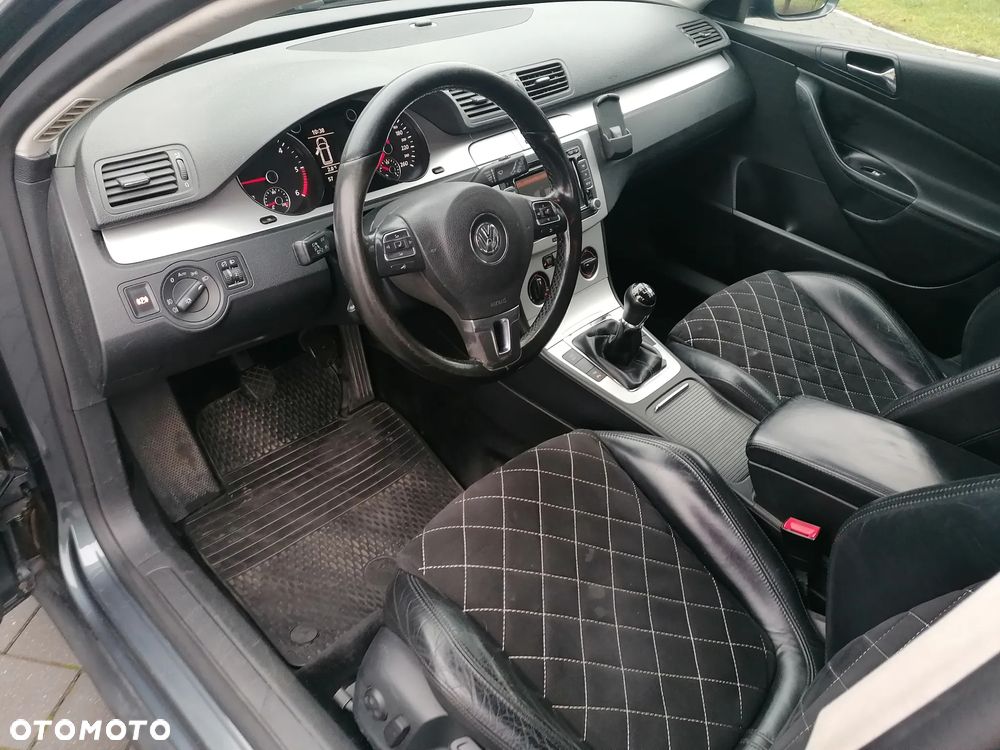 Volkswagen Passat 2.0 TDI Comfortline - 8