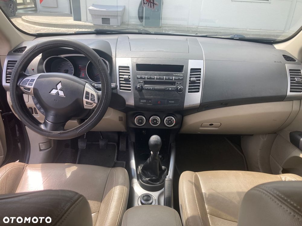 Mitsubishi Outlander 2.0 DID Intense + - 9