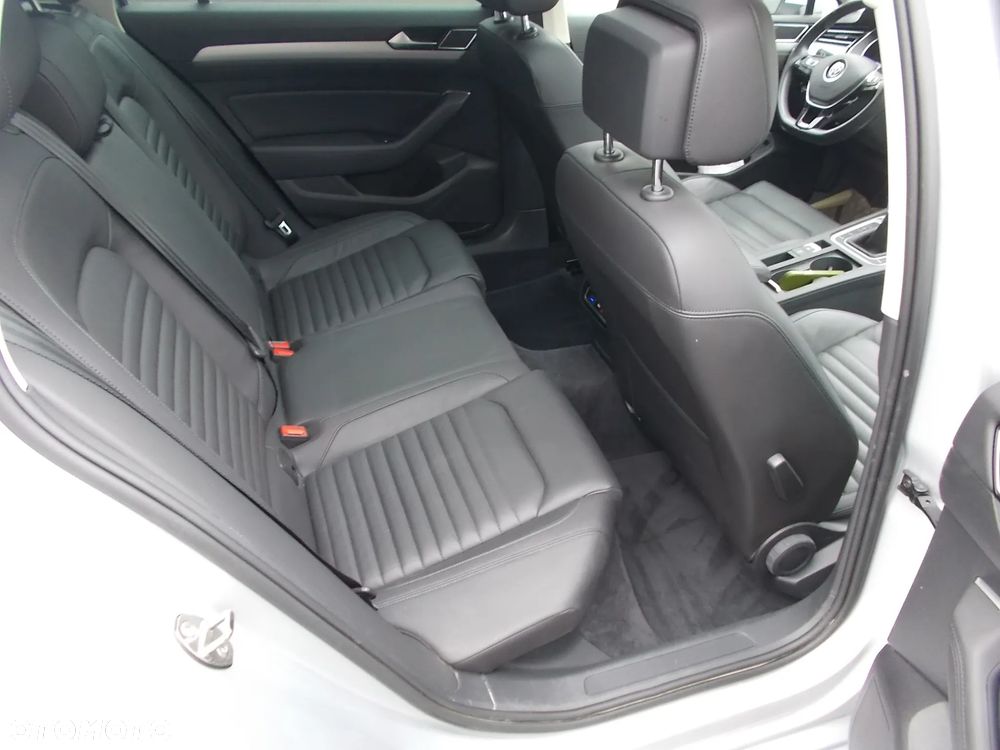 Volkswagen Passat - 18