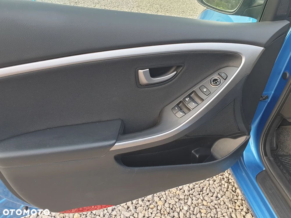 Hyundai i30 blue Kombi 1.4 Classic Navigation - 15