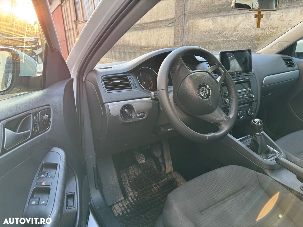 Volkswagen Jetta - 11