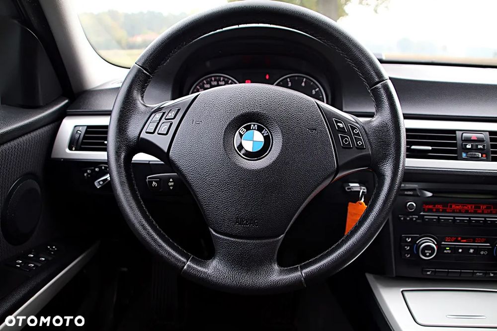 BMW Seria 3 318i - 29