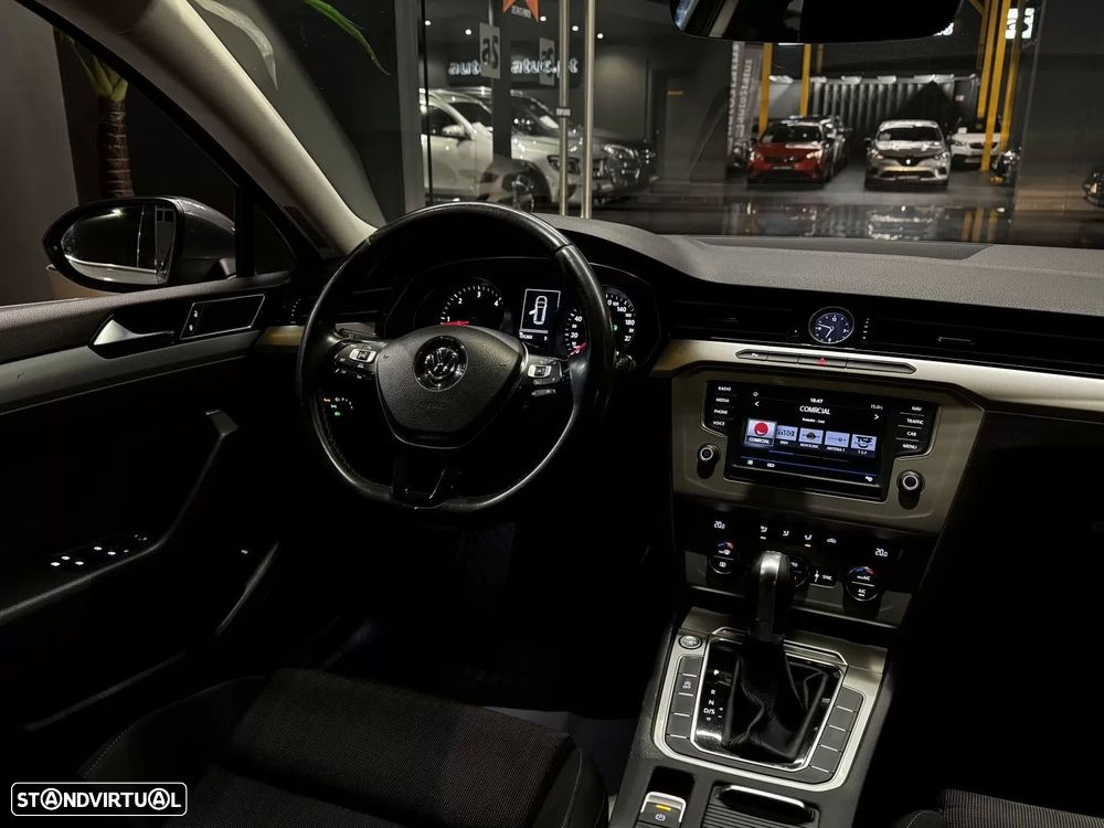 VW Passat Variant 1.6 TDI Confortline DSG - 20