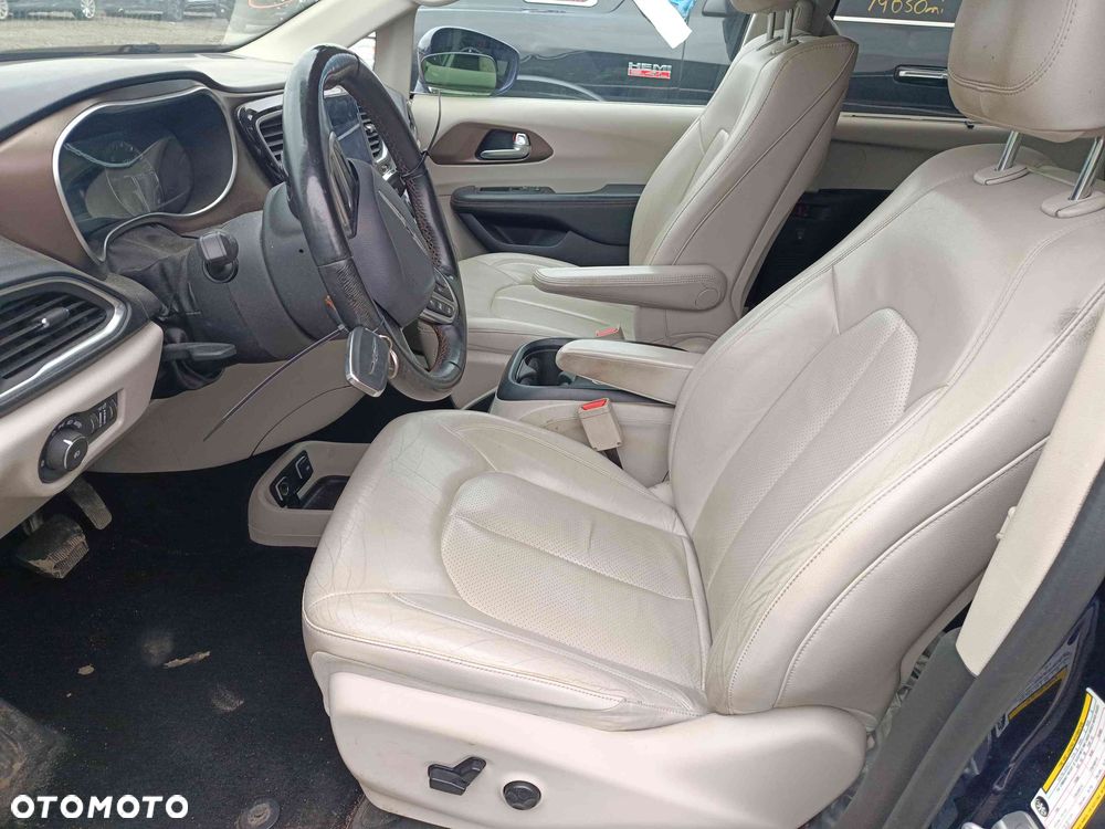 Chrysler Pacifica - 27