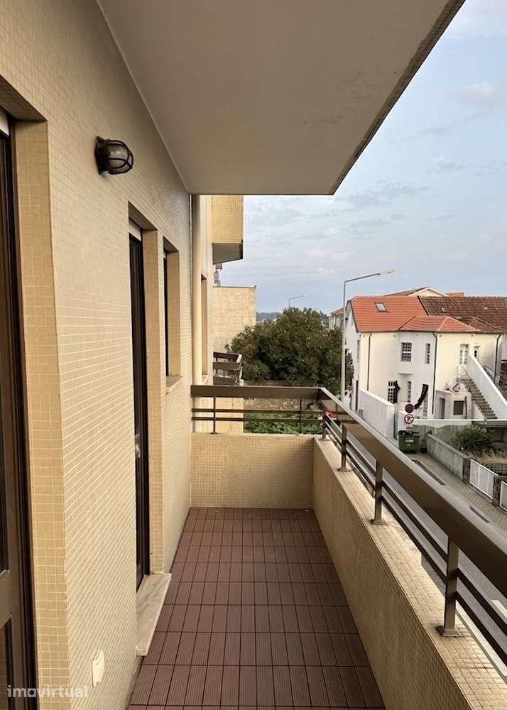 T2+1 Renovado | Luz Natural + Garagem a 5 minutos do Metro St. Ovídio - Grande imagem: 2/9
