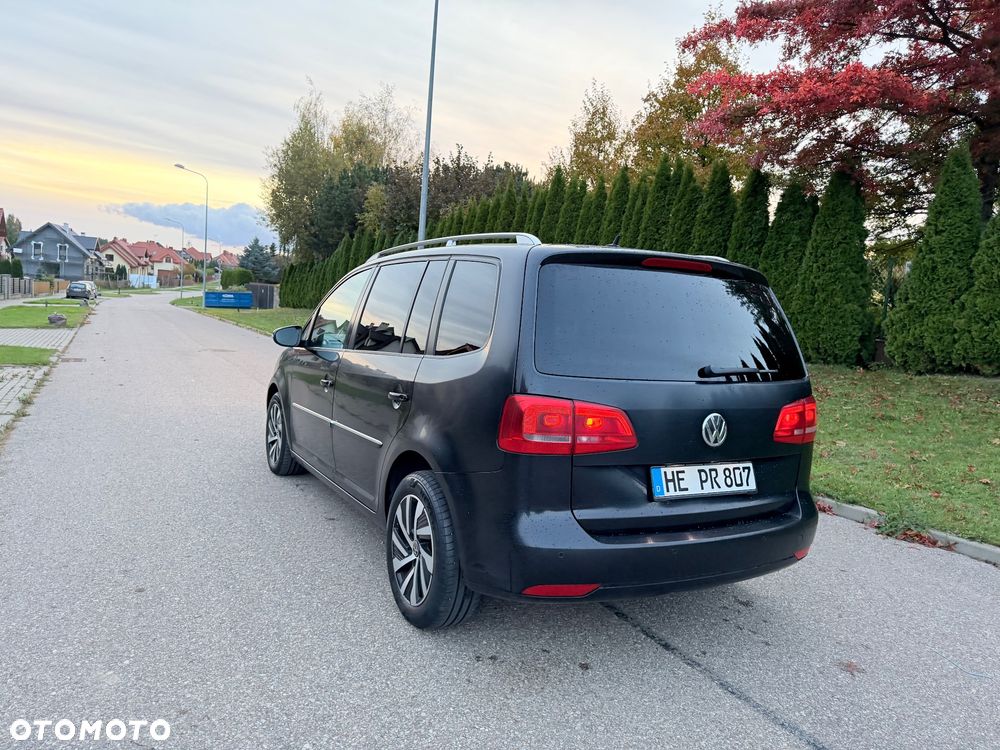 Volkswagen Touran - 4