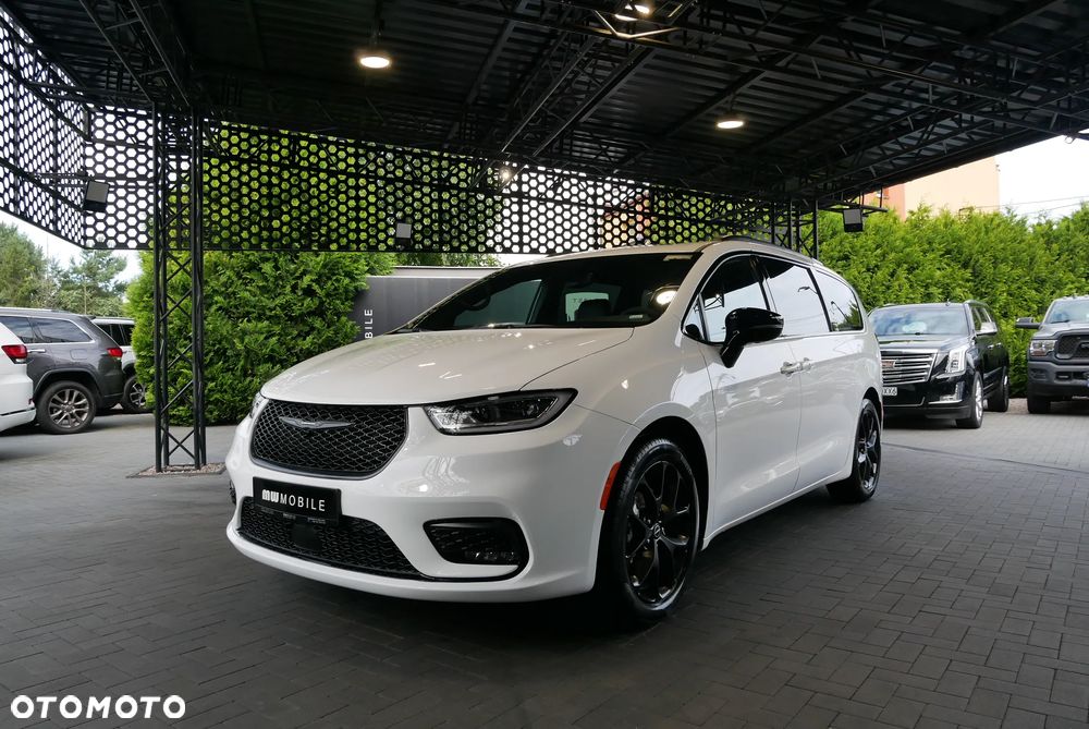 Chrysler Pacifica - 1