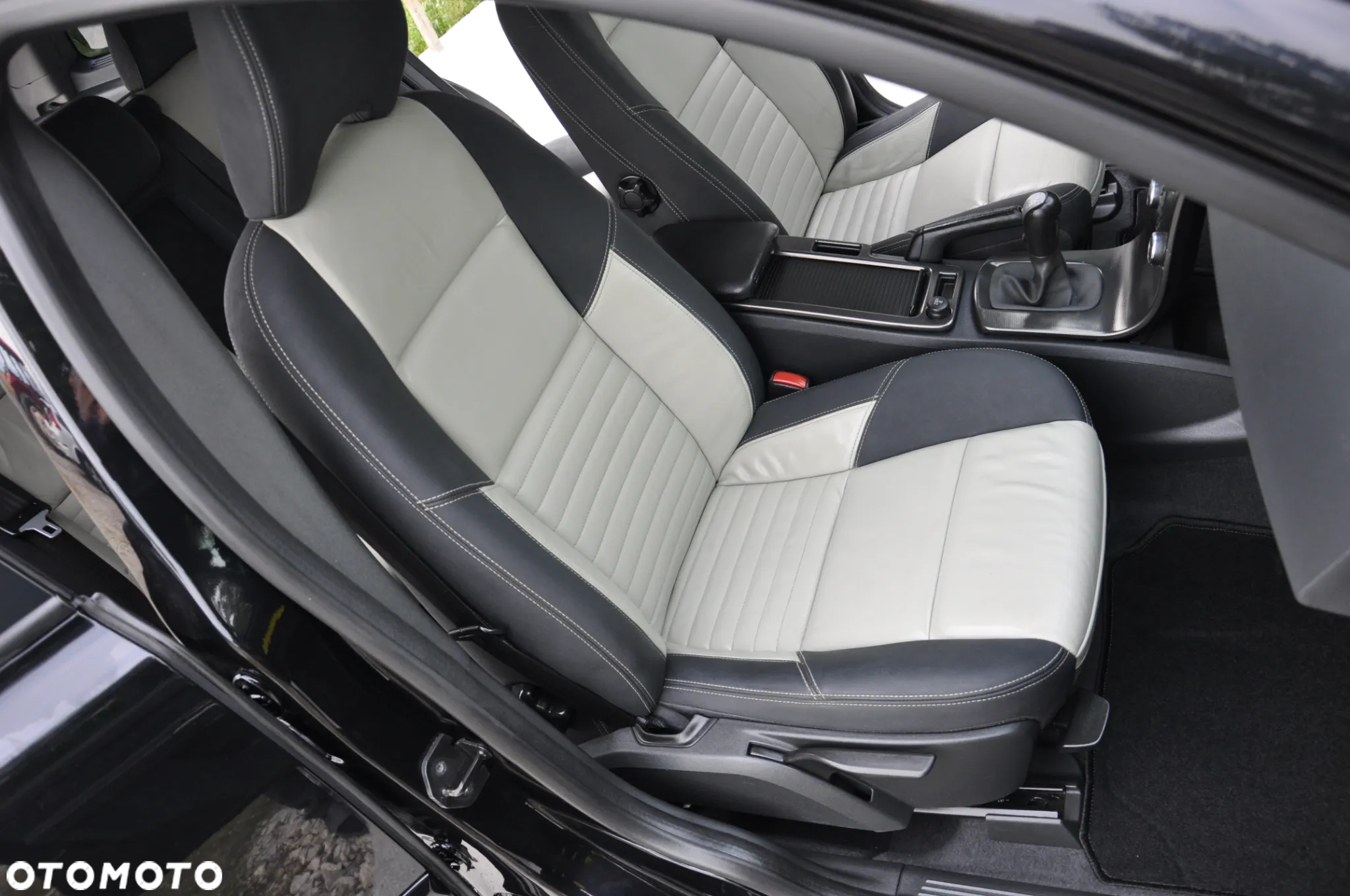 Volvo V50 2.0D R-Design Momentum - 33