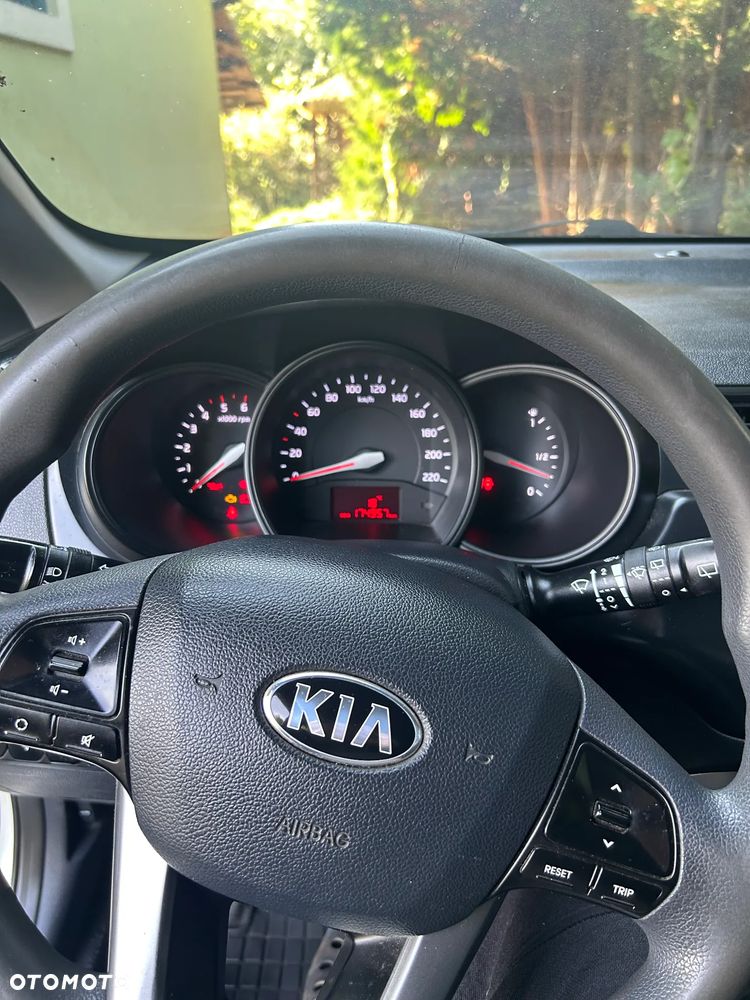 Kia Rio - 4