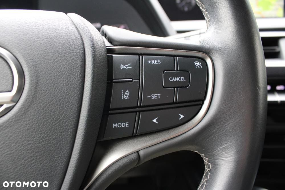 Lexus UX - 15