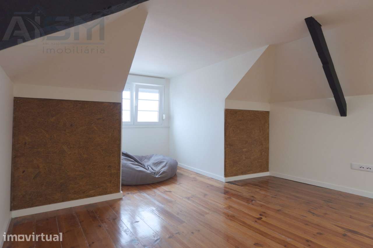 Apartamento T1 com suíte em aproveitamento de sótão em Bombarral - Grande imagem: 3/14