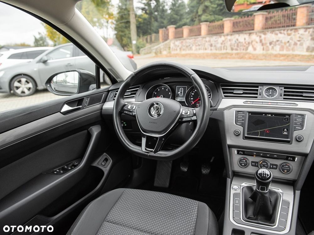 Volkswagen Passat - 25
