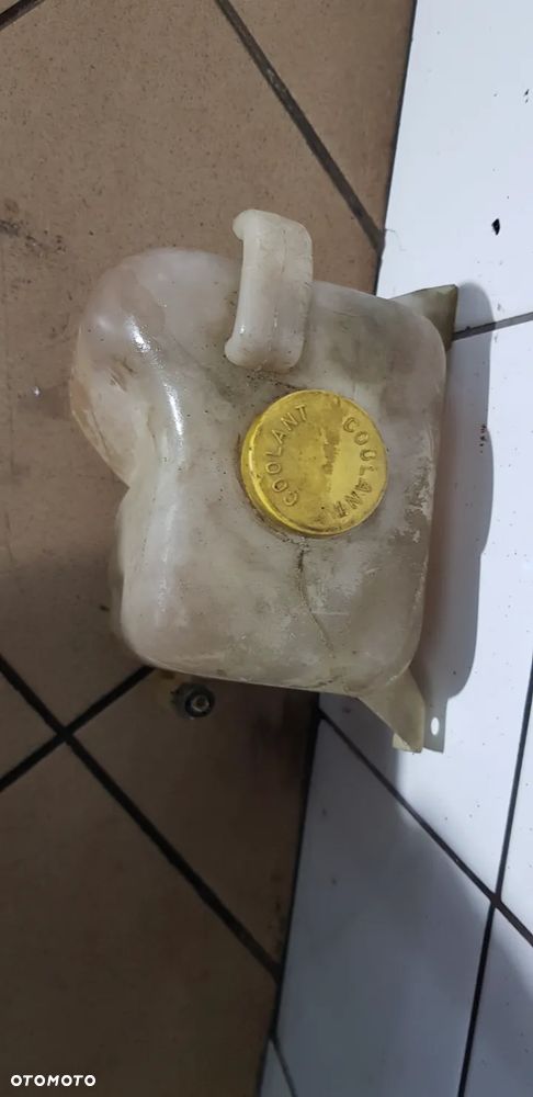 Ford Maverick Terrano II Zbiornik Wyrównawczy - 2