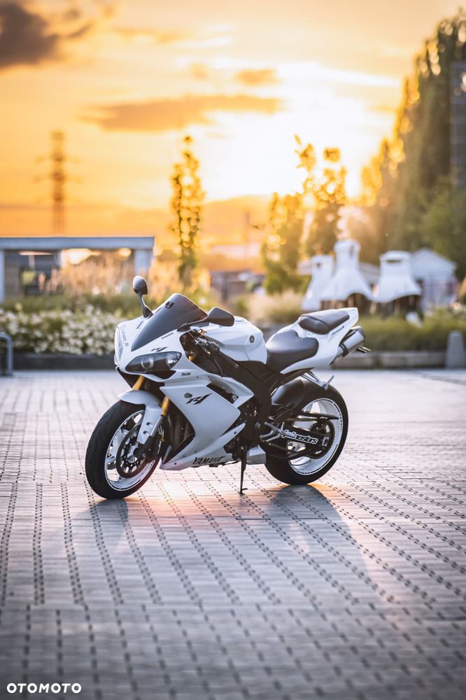 Yamaha R1 - 3