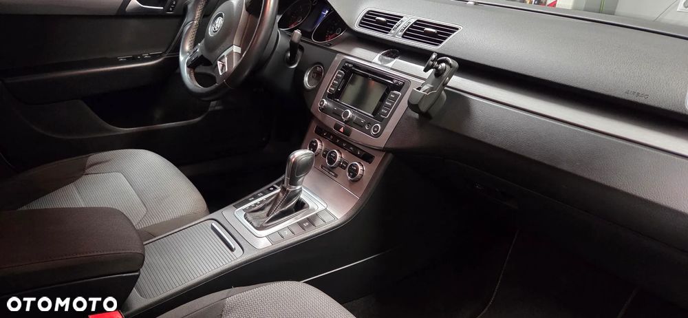 Volkswagen Passat 2.0 TDI DPF DSG Trendline - 8