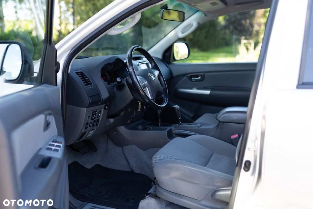 Toyota Hilux 3.0 D-4D SR5 - 5